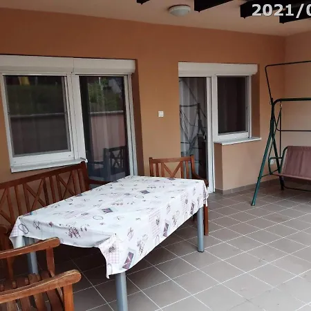 Oregano Apartman *