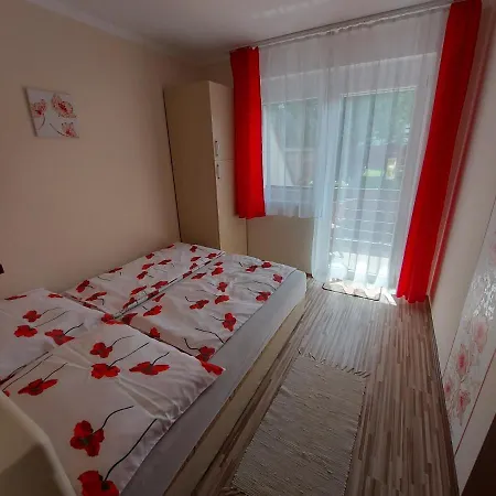 Oregano Apartman *