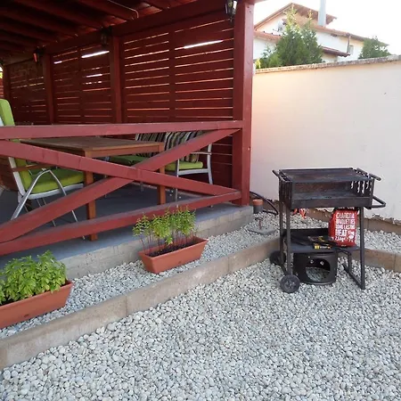 Oregano Apartman *